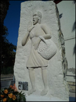 Monumento a Rosa Balistreri, opera dell'artista licatese Gino Leto inaugurato il 16 febbraio 2013