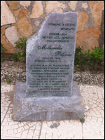 Spiaggia della Mollarella: cippo commemorativo collocato il 10 luglio 2011 su iniziativa congiunta dellAssociazione Memento e dellAmministrazione Comunale per ricordare lo sbarco del 10 luglio 1943 dei Rangers della 3a div. di fanteria Usa nelle spiagge Mollarella-Poliscia, in codice spiaggia verde n. 71 e n. 72 . Proprio qui aveva inizio alle ore 01,45 di quello storico giorno loperazione Husky che porter alla conquista e alla liberazione della Sicilia da parte degli Alleati