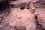 Tipica casa ellenistica con cortile centrale compluviato con cisterna per il convogliamento delle acque piovane